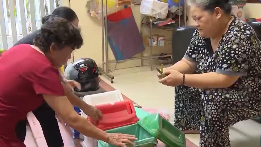 Hội viên Hội LHPN TP.Thái Nguyên tự nguyện phân loại rác thải sinh hoạt tại nhà góp phần bảo vệ môi trường.