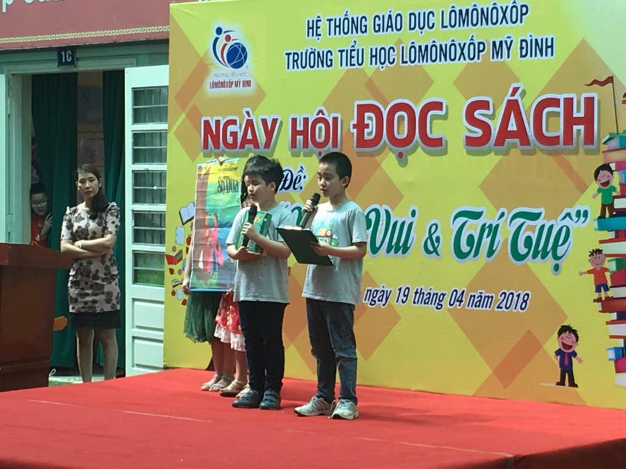 Hai chàng kể chuyện rất tự tin!