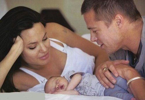 Những phi vụ bán ảnh triệu đô của nhà Jolie-Pitt