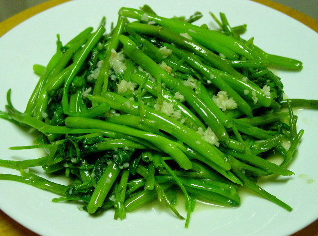 Tuyệt chiêu xào rau thơm ngon, xanh mát