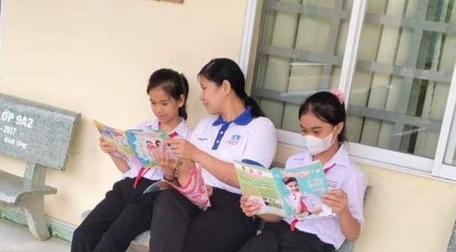 Cô Nguyễn Thị Thúy Vân - Trường THCS Tân Thành (TP Đồng Xoài, Bình Phước) cùng học trò. Ảnh: NVCC Cô Nguyễn Thị Thúy Vân - Trường THCS Tân Thành (TP Đồng Xoài, Bình Phước) cùng học trò. Ảnh: NVCC