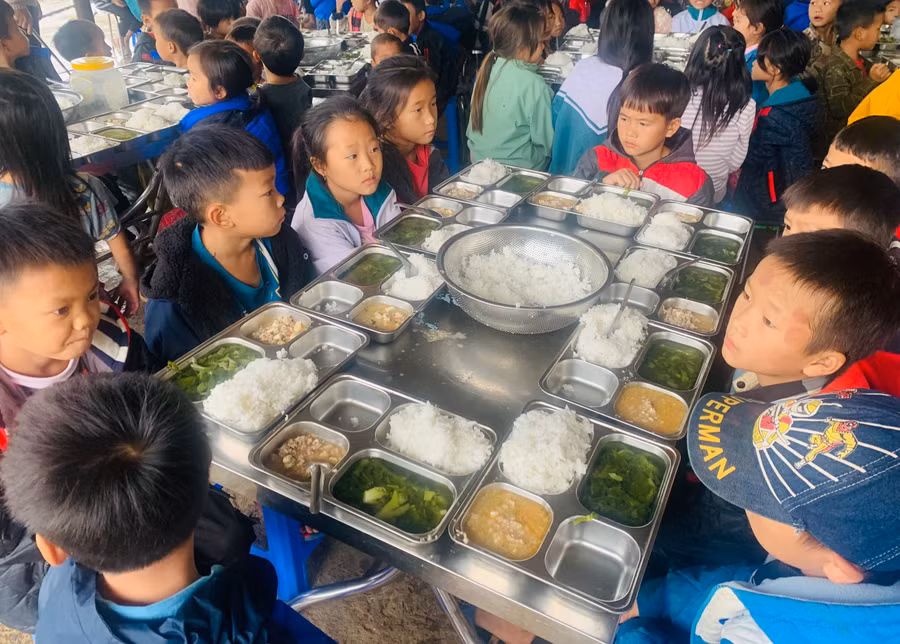 Trẻ ở những địa bàn đặc biệt khó khăn luôn được hỗ trợ bằng nhiều chính sách. Ảnh minh họa: TG