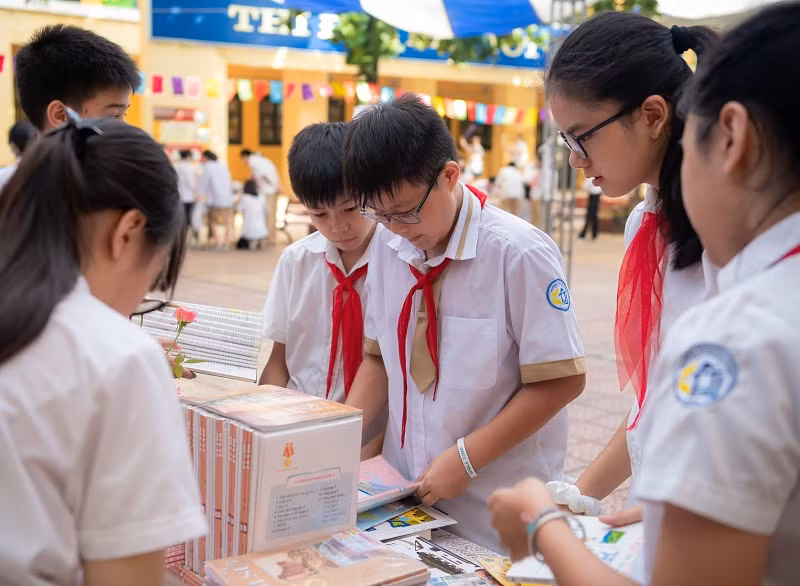 Sách mới, chương trình mới chuyển dạy học sinh từ tiếp cận nội dung sang tiếp cận năng lực.