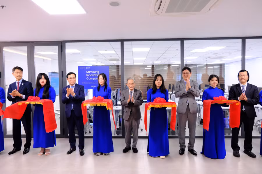 Lễ bàn giao phòng Lab cho Trường ĐH Duy Tân trong khuôn khổ chương trình Samsung Innovation Campus.