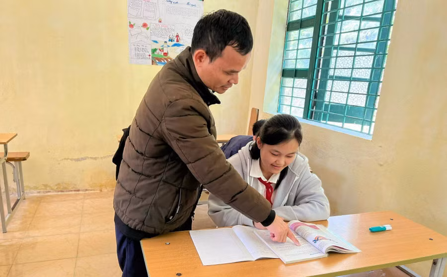 Giờ học của thầy trò Trường TH&amp;THCS thị trấn Sơn Lư (Quan Sơn, Thanh Hóa).