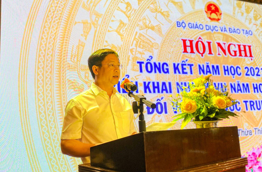 Phát biểu chào mừng hội nghị, Ông Nguyễn Thanh Bình đã chia sẻ những kết quả giáo dục mà tỉnh Thừa Thiên Huế đạt được trong thời gian qua. Phó Chủ tịch UBND tỉnh Thừa Thiên Huế hy vọng tại hội nghị, giáo dục Thừa Thiên Huế sẽ được cùng giao lưu, chia sẻ kinh nghiệm với các địa phương trong cả nước, góp phần làm tốt công tác GD-ĐT trong thời gian tới. Phát biểu chào mừng hội nghị, Ông Nguyễn Thanh Bình đã chia sẻ những kết quả giáo dục mà tỉnh Thừa Thiên Huế đạt được trong thời gian qua. Phó Chủ tịch UBND tỉnh Thừa Thiên Huế hy vọng tại hội nghị, giáo dục Thừa Thiên Huế sẽ được cùng giao lưu, chia sẻ kinh nghiệm với các địa phương trong cả nước, góp phần làm tốt công tác GD-ĐT trong thời gian tới.