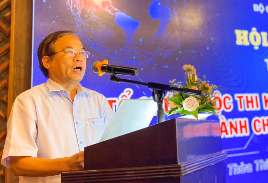 Ông Đặng Phước Mỹ, Phó Giám đốc Sở GD&amp;ĐT Thừa Thiên Huế phát biểu tại hội nghị.