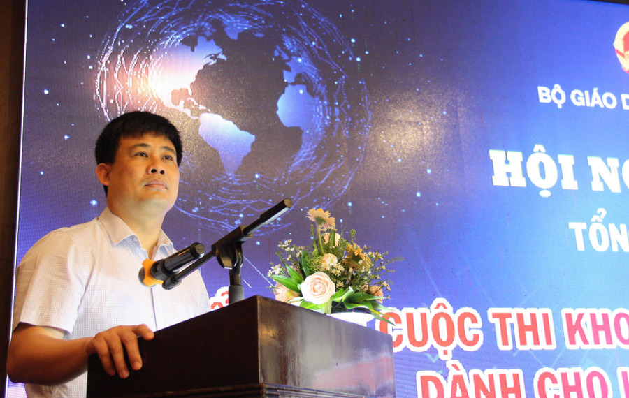 Ông Sái Công Hồng, Phó Vụ trưởng Vụ Giáo dục Trung học (Bộ GD&ĐT) phát biểu tại Hội nghị. Ông Sái Công Hồng, Phó Vụ trưởng Vụ Giáo dục Trung học (Bộ GD&ĐT) phát biểu tại Hội nghị.