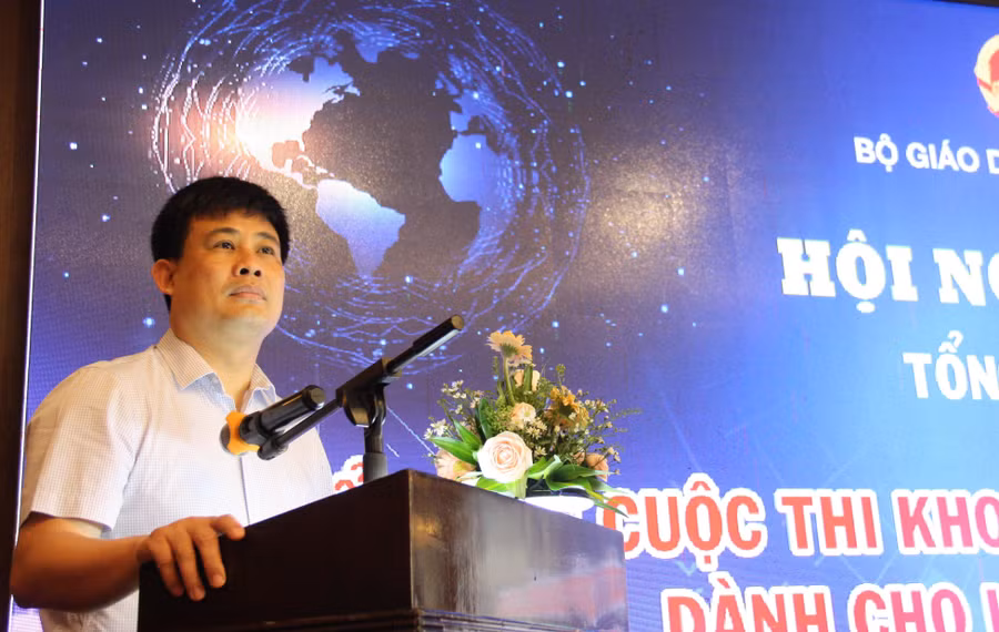 Ông Sái Công Hồng, Phó Vụ trưởng Vụ Giáo dục Trung học (Bộ GD&amp;ĐT) phát biểu tại Hội nghị.