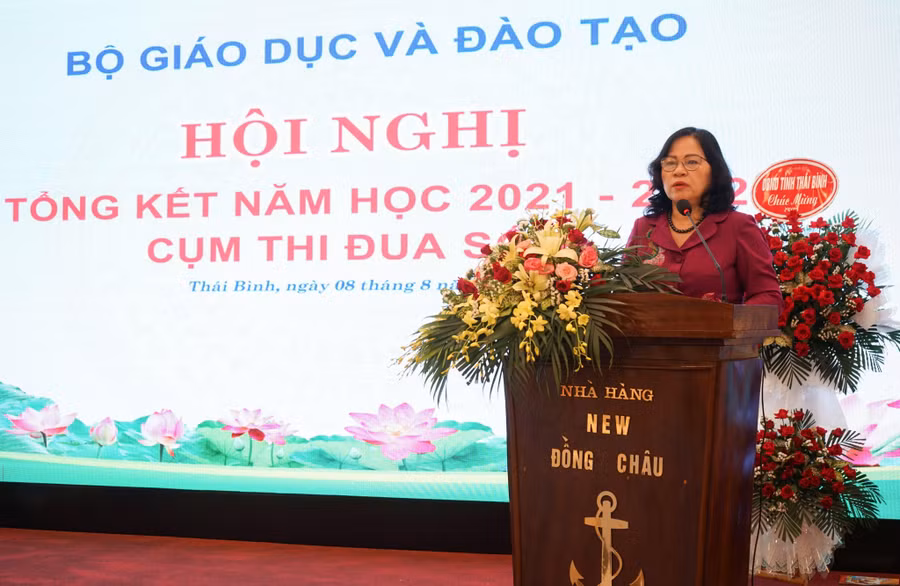 Thứ trưởng Ngô Thị Minh phát biểu chỉ đạo hội nghị.