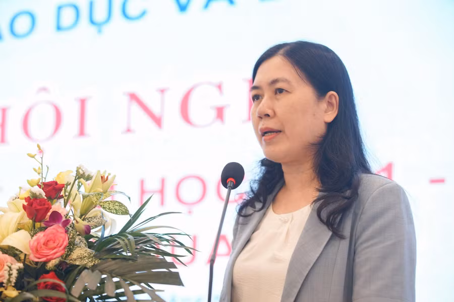 Bà Trần Thị Bích Hằng, Phó Chủ tịch UBND tỉnh Thái Bình phát biểu tại hội nghị.