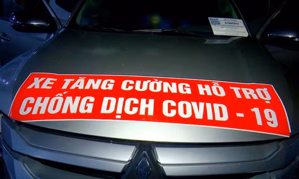 Lợi dụng xe luồng xanh để buôn ma túy nhưng vẫn không qua mắt được lượng lượng công an. Ảnh: Trọng Nguyễn.
