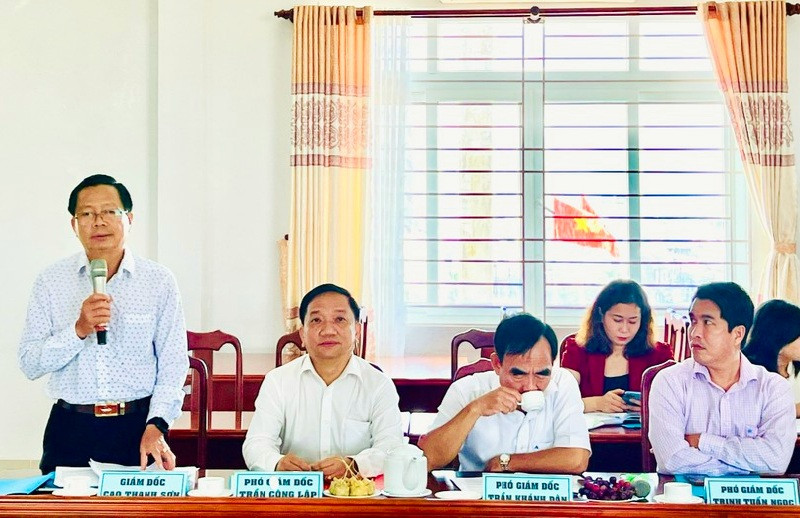Ông Cao Thanh Sơn - Giám đốc Sở Tư pháp An Giang báo cáo tóm tắt kết quả công tác Tư pháp của tỉnh. Ông Cao Thanh Sơn - Giám đốc Sở Tư pháp An Giang báo cáo tóm tắt kết quả công tác Tư pháp của tỉnh.