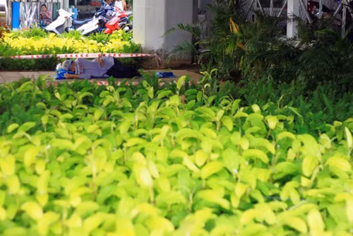 "Đốt mình" giữa nắng nóng gần 40 độ mưu sinh giữa Sài Gòn - 8