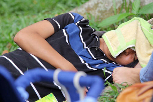 "Đốt mình" giữa nắng nóng gần 40 độ mưu sinh giữa Sài Gòn ảnh 45 "Đốt mình" giữa nắng nóng gần 40 độ mưu sinh giữa Sài Gòn - 7