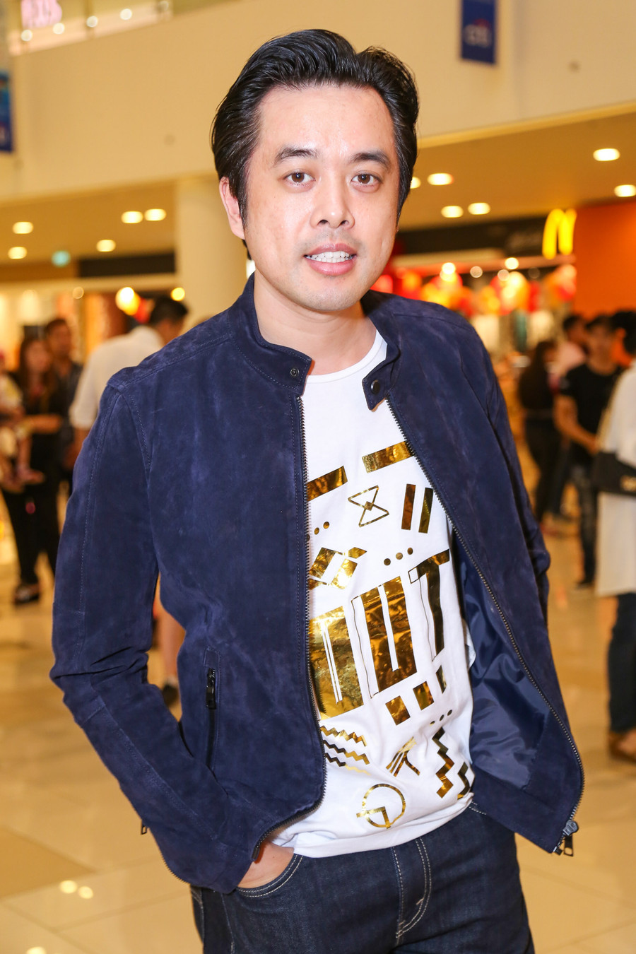 Dương Khắc Linh tách khỏi bạn gái Trang Pháp khi góp mặt ở sự kiện điện ảnh.