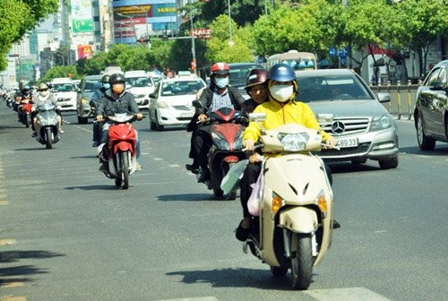 "Đốt mình" giữa nắng nóng gần 40 độ mưu sinh giữa Sài Gòn ảnh 3 "Đốt mình" giữa nắng nóng gần 40 độ mưu sinh giữa Sài Gòn ảnh 3
