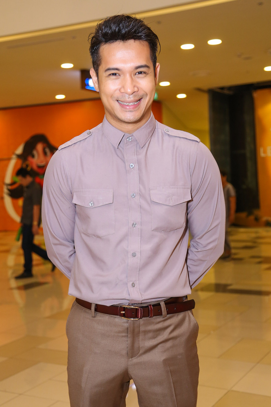 Trương Thế Vinh một mình đến dự buổi công chiếu phim mà không có bạn gái cơ trưởng đi cùng. Nam diễn viên cho biết, anh không muốn bạn gái xuất hiện nhiều ở các sự kiện showbiz.