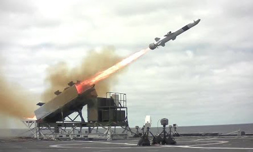 Tên lửa NSM khai hỏa trong lần thử nghiệm trên tàu USS Coronado. Ảnh: US Navy tau-chien-dau-ven-bien-my-them-nanh-vuot-voi-ten-lua-diet-ham-moi-1