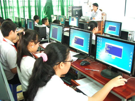 Khắc phục hạn chế trong kiểm tra trắc nghiệm với CNTT