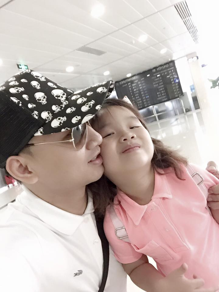 Sau khi ly hôn, nam danh hài thi thoảng mới có dịp vào Sài Gòn thăm và đưa con gái đi chơi. me