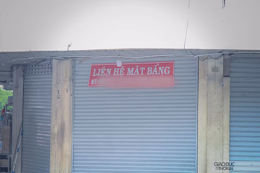 Một số chủ cửa hàng chọn cách sang nhượng mặt bằng để giảm thua lỗ, nhưng vẫn có rất ít người đến hỏi thuê