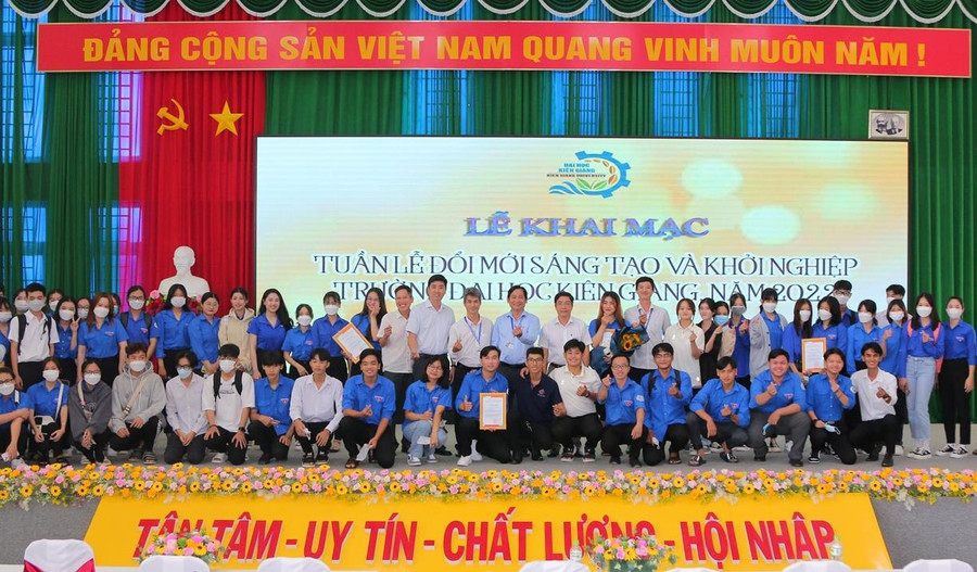 Trường ĐH Kiên Giang khai mạc Tuần lễ Đổi mới sáng tạo và khởi nghiệp năm 2022. Trường ĐH Kiên Giang khai mạc Tuần lễ Đổi mới sáng tạo và khởi nghiệp năm 2022.