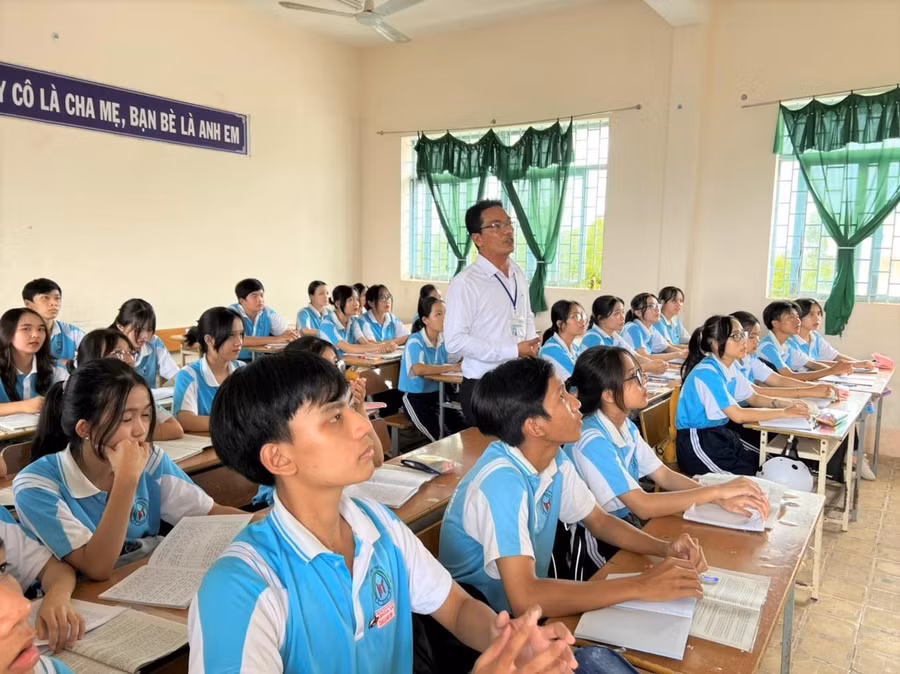 Thầy Lý Thường Kiệt trong giờ lên lớp.