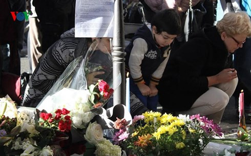 khắp thế giới dành một phút tưởng niệm các nạn nhân vụ khủng bố paris hình 1 khap the gioi danh mot phut tuong niem cac nan nhan vu khung bo paris hinh 1