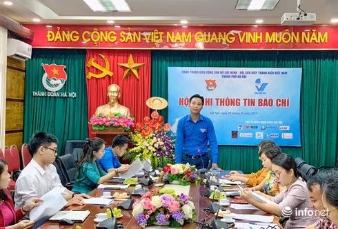 Đồng chí Nguyễn Đức Tiến - Phó Bí Thư Thành Đoàn Hà Nội phát biểu tại Hội nghị.