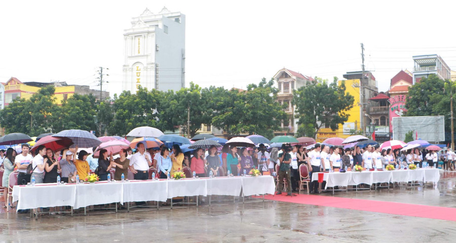 Toàn cảnh Lễ Mít tinh cổ động, diễu hành hưởng ứng Ngày Quốc tế Trẻ em gái 11/10.