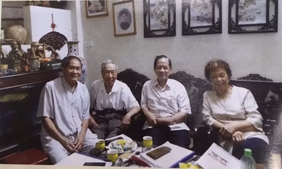 Nhóm biên soạn đồng thời là các nhân vật, trong cuốn sách “Đoàn Học sinh Sinh viên Kháng chiến Hà Nội thời kỳ Pháp tạm chiếm 1947-1954" (ảnh tư liệu)