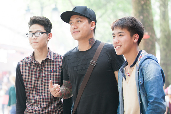 Tuấn Hưng cùng bà xã đi lễ chùa đầu năm ảnh 6