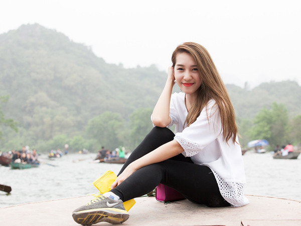 Tuấn Hưng cùng bà xã đi lễ chùa đầu năm ảnh 4