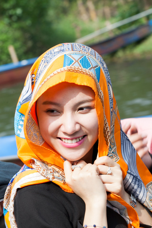 Tuấn Hưng cùng bà xã đi lễ chùa đầu năm ảnh 3