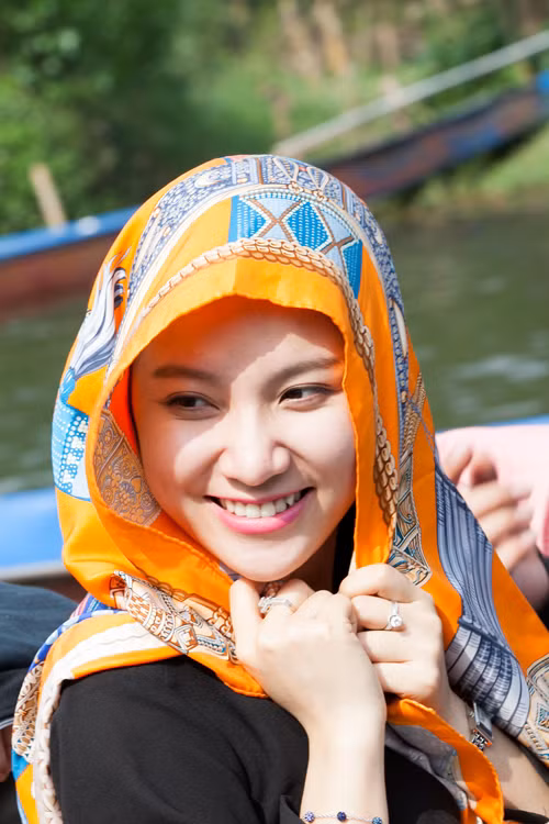 Tuấn Hưng cùng bà xã đi lễ chùa đầu năm ảnh 3