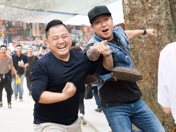 Tuấn Hưng cùng bà xã đi lễ chùa đầu năm ảnh 5