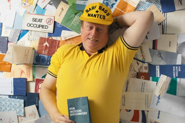 Ông Niek Vermeulen và bộ sưu tập túi nôn của mình