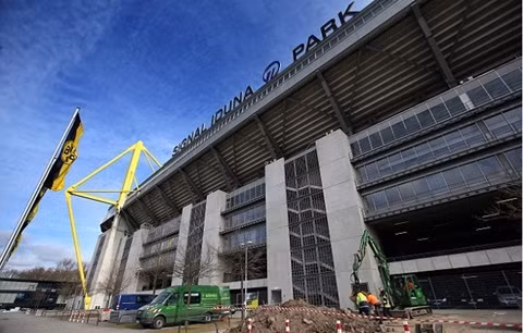 Sân Signal Iduna Park của Dortmund