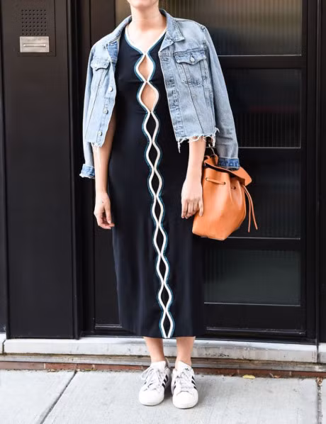 Cung hoc hoi 4 bi quyet bien hoa phong cach chi voi 1 chiec ao Denim - Anh 5