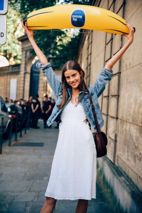 Cung hoc hoi 4 bi quyet bien hoa phong cach chi voi 1 chiec ao Denim - Anh 6