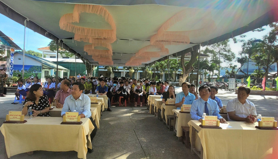 Quang cảnh buổi khai mạc triển lãm.