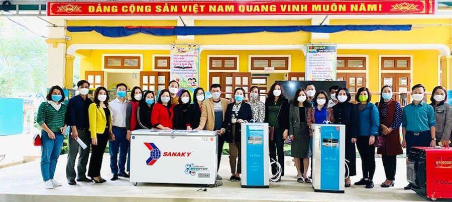 Phòng GD&ĐT TP Vinh hỗ trợ nhiều thiết bị, đồ dùng cho trường học trên địa bàn huyện miền núi Tương Dương. Nguồn: Phòng GD&ĐT TP Vinh Phòng GD&ĐT TP Vinh hỗ trợ nhiều thiết bị, đồ dùng cho trường học trên địa bàn huyện miền núi Tương Dương. Nguồn: Phòng GD&ĐT TP Vinh