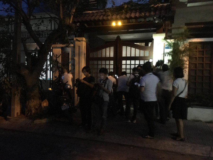 Theo lời kể của những người dân sống gần nhà ông Đào Tấn Bằng, chiều tối nay ông không về nhà sau giờ làm việc Theo lời kể của những người dân sống gần nhà ông Đào Tấn Bằng, chiều tối nay ông không về nhà sau giờ làm việc