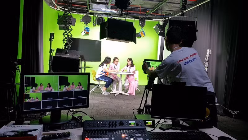Cơ sở vật chất góp phần tạo ra những bài giảng trực tuyến chất lượng.