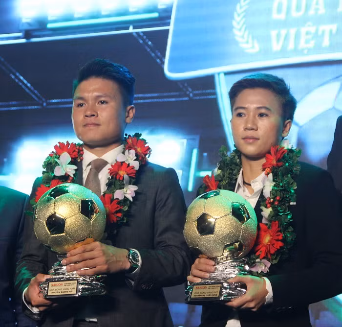 Nguyễn Quang Hải và Nguyễn Thị Tuyết Dung- Chủ nhân của Quả bóng Vàng Việt Nam 2018 Nguyễn Quang Hải và Nguyễn Thị Tuyết Dung- Chủ nhân của Quả bóng Vàng Việt Nam 2018