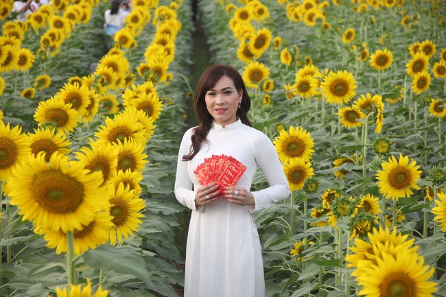 Tranh thủ chụp ảnh chào Xuân 2019.