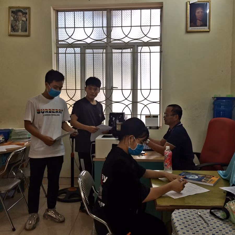 Bộ phận tuyển sinh Trường THPT An Dương, huyện An Dương đồng hành cùng thí sinh trong việc điều chỉnh nguyện vọng