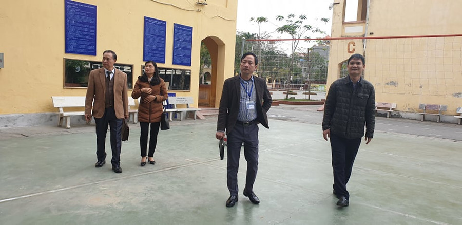 Công việc vệ sinh trường, lớp tại THPT Thái Phiên cơ bản sạch sẽ Công việc vệ sinh trường, lớp tại THPT Thái Phiên cơ bản sạch sẽ