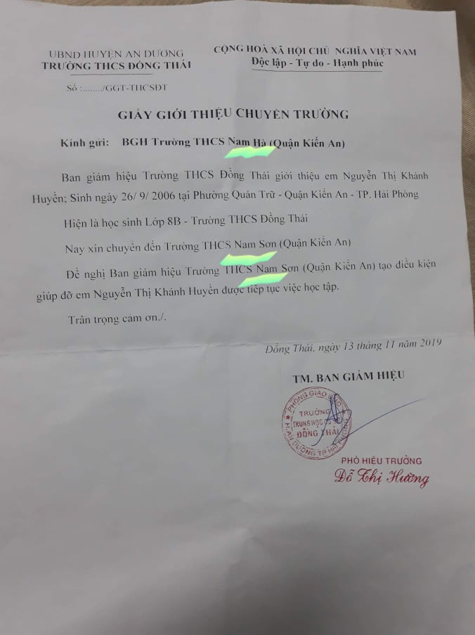 Tờ giấy giới thiệu chuyển trường với nhiều lỗi sai không đáng có do cô Hường soạn ký Tờ giấy giới thiệu chuyển trường với nhiều lỗi sai không đáng có do cô Hường soạn ký